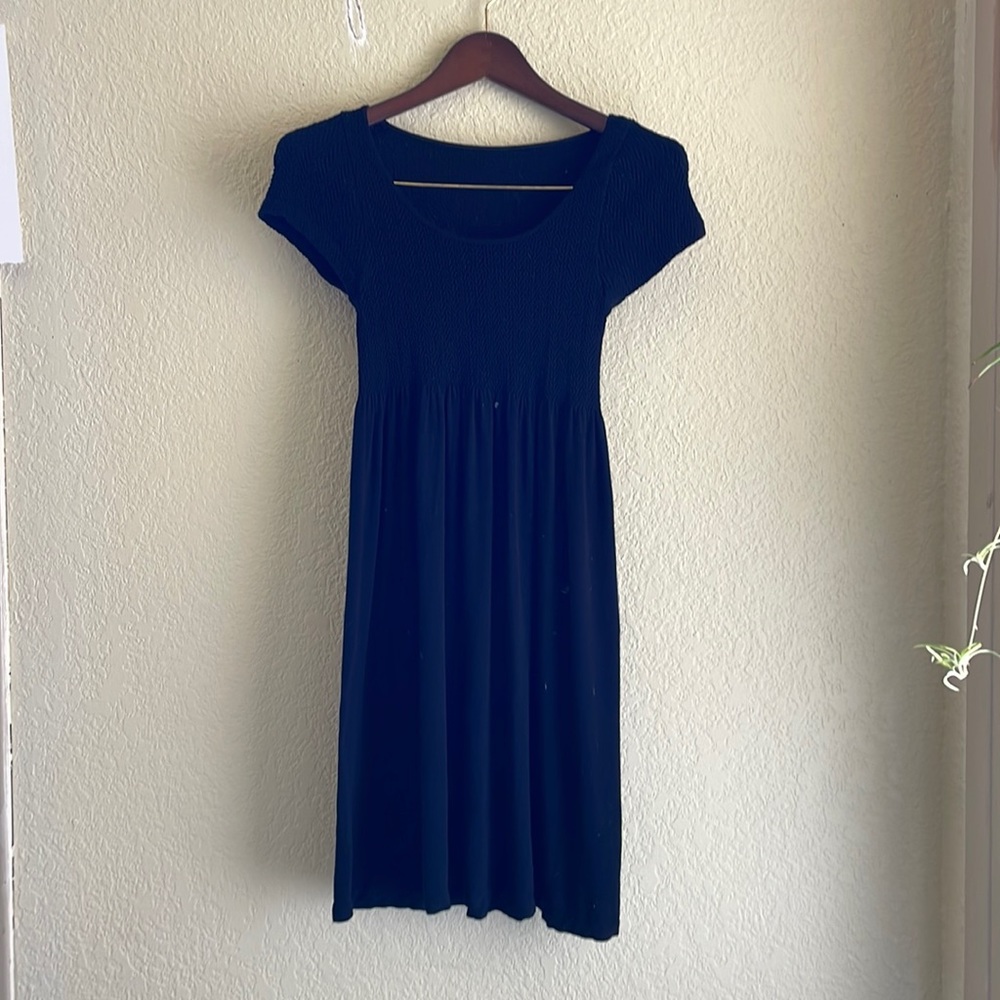 Cute black stretchy midi dress